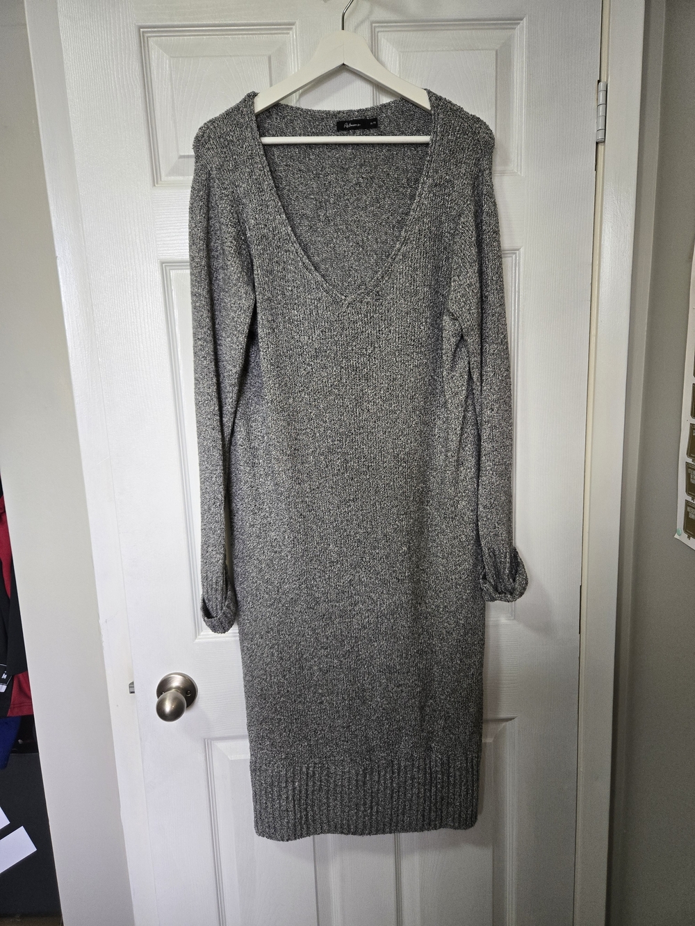 Reitmans Grey Long Sleeve V-Neck Knit Dress